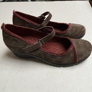 Privo Clarks Mary Jane Comfort Heels Suede Womens 9 Work Party Travel Vacation